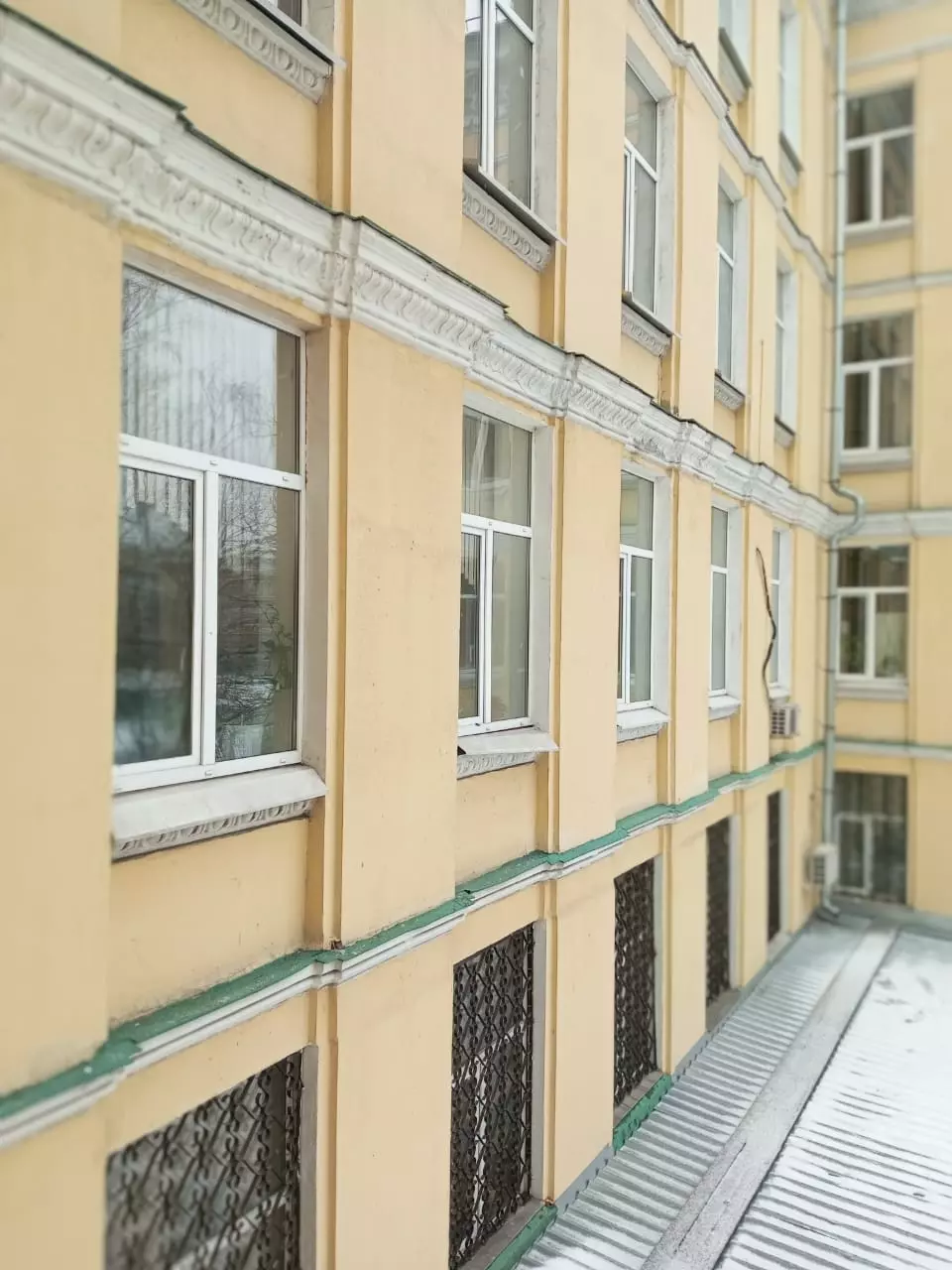 Устранение протечки под окнами